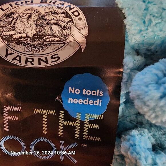 Lion Brand Off the Hook 6 Skeins Yarn Aquamarine Color 178 Lot 29514 No Tools - Picture 9 of 9